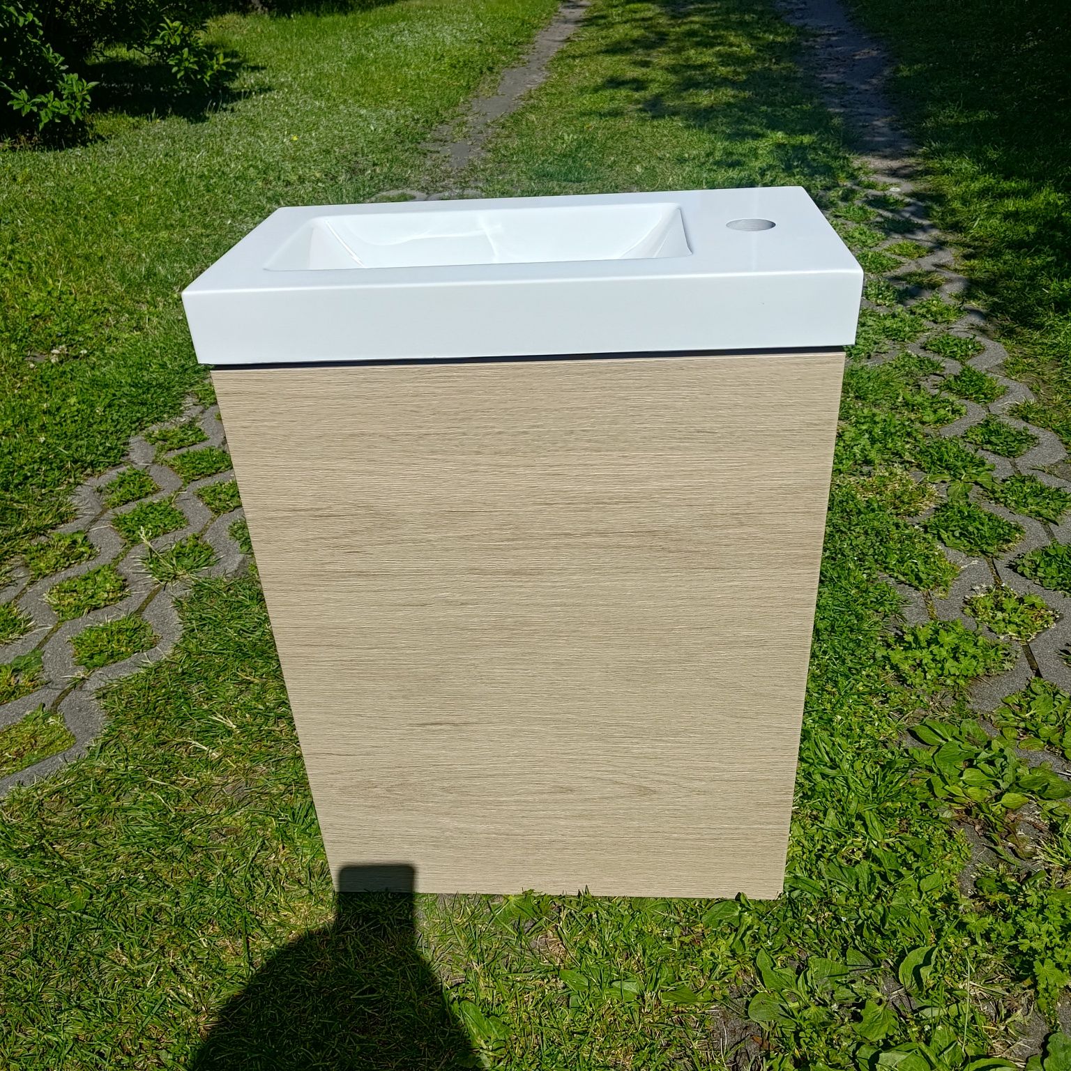 Szafka łazienkowa wisząca z umywalką