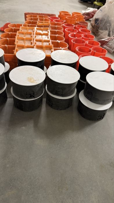 Zestaw puszek elektrycznych - komplet plus gratisy