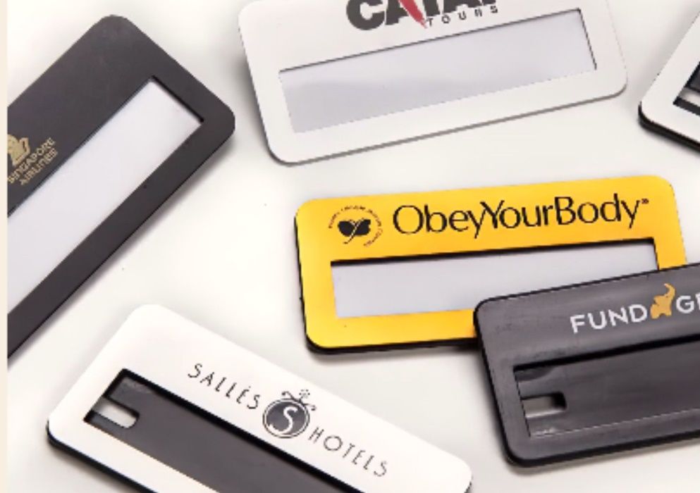 Placas identificativas, crachás de peito, NOVAS.