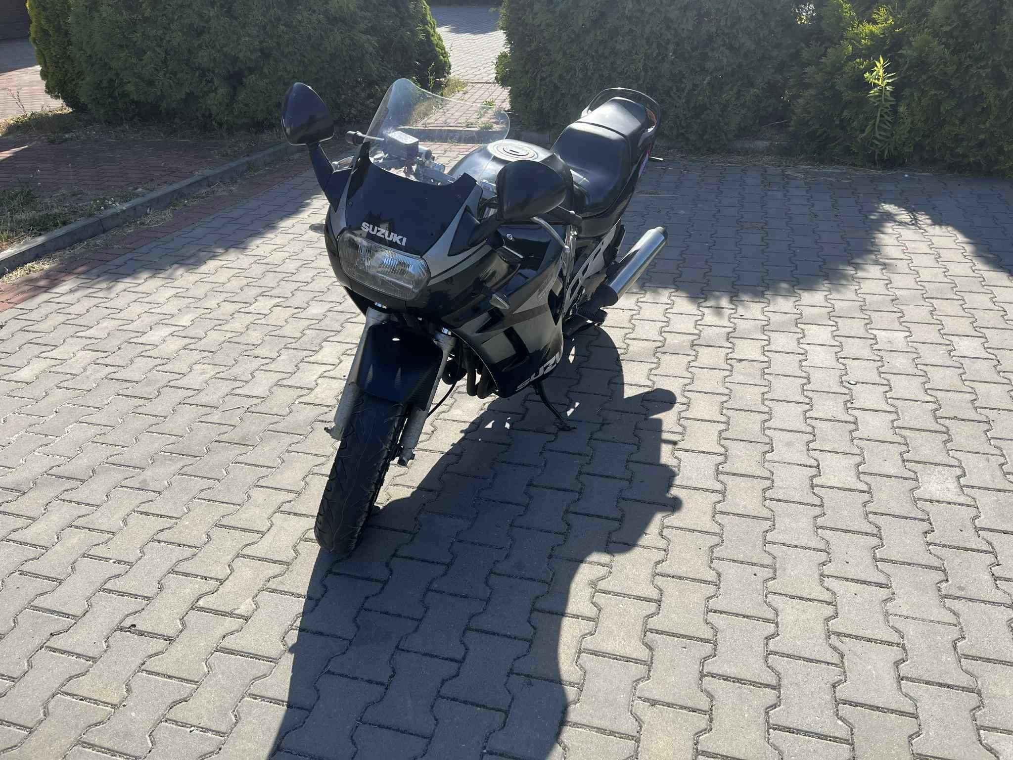 Suzuki GSXF 600 Olejak