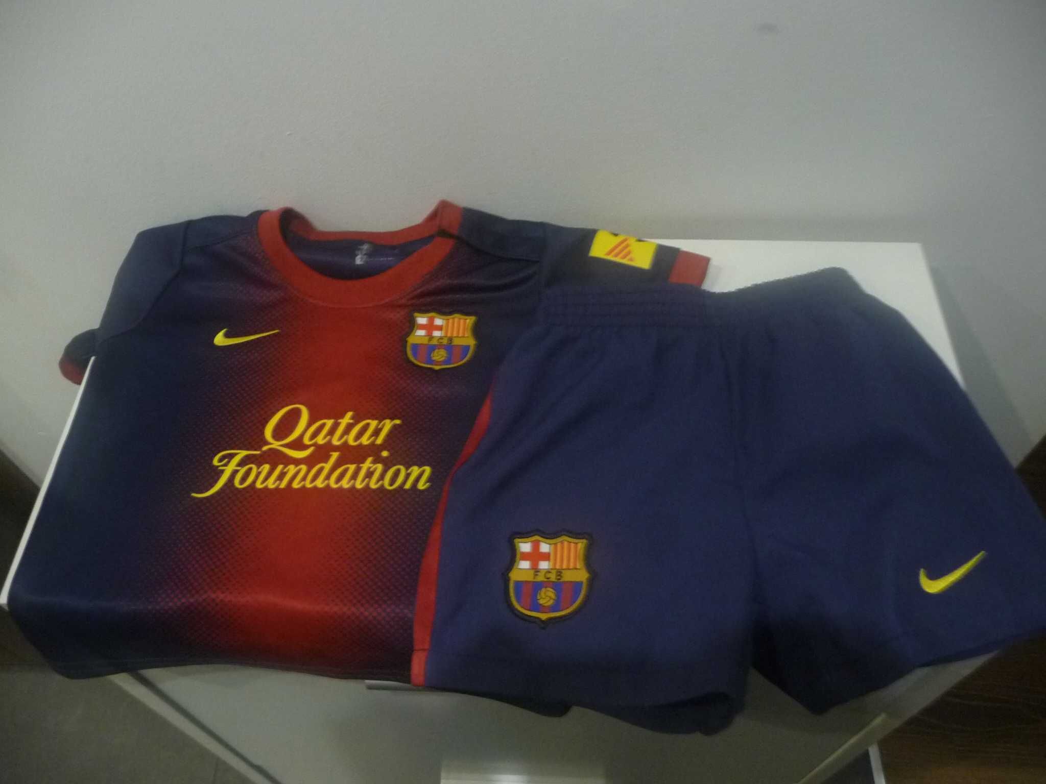 Koszulka + spodenki Nike FC Barcelona dla niemowlaka 6-9 miesięcy