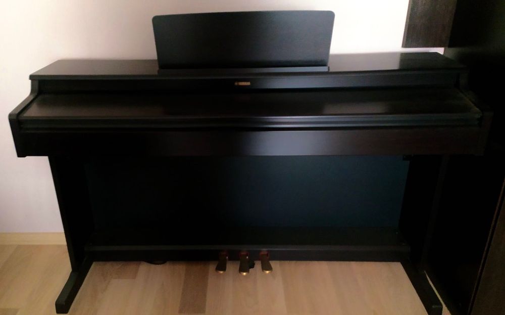 Електронне піаніно Yamaha YDP-164