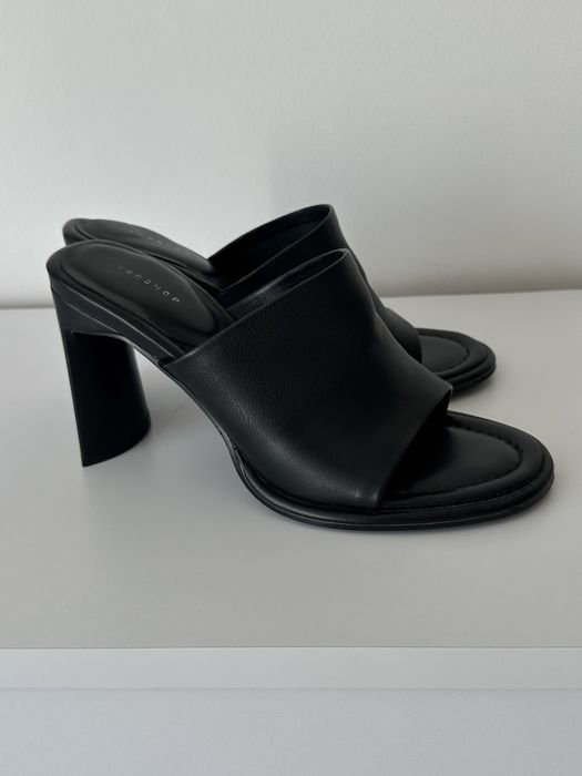 Шкіряні осінні мюлі чорні