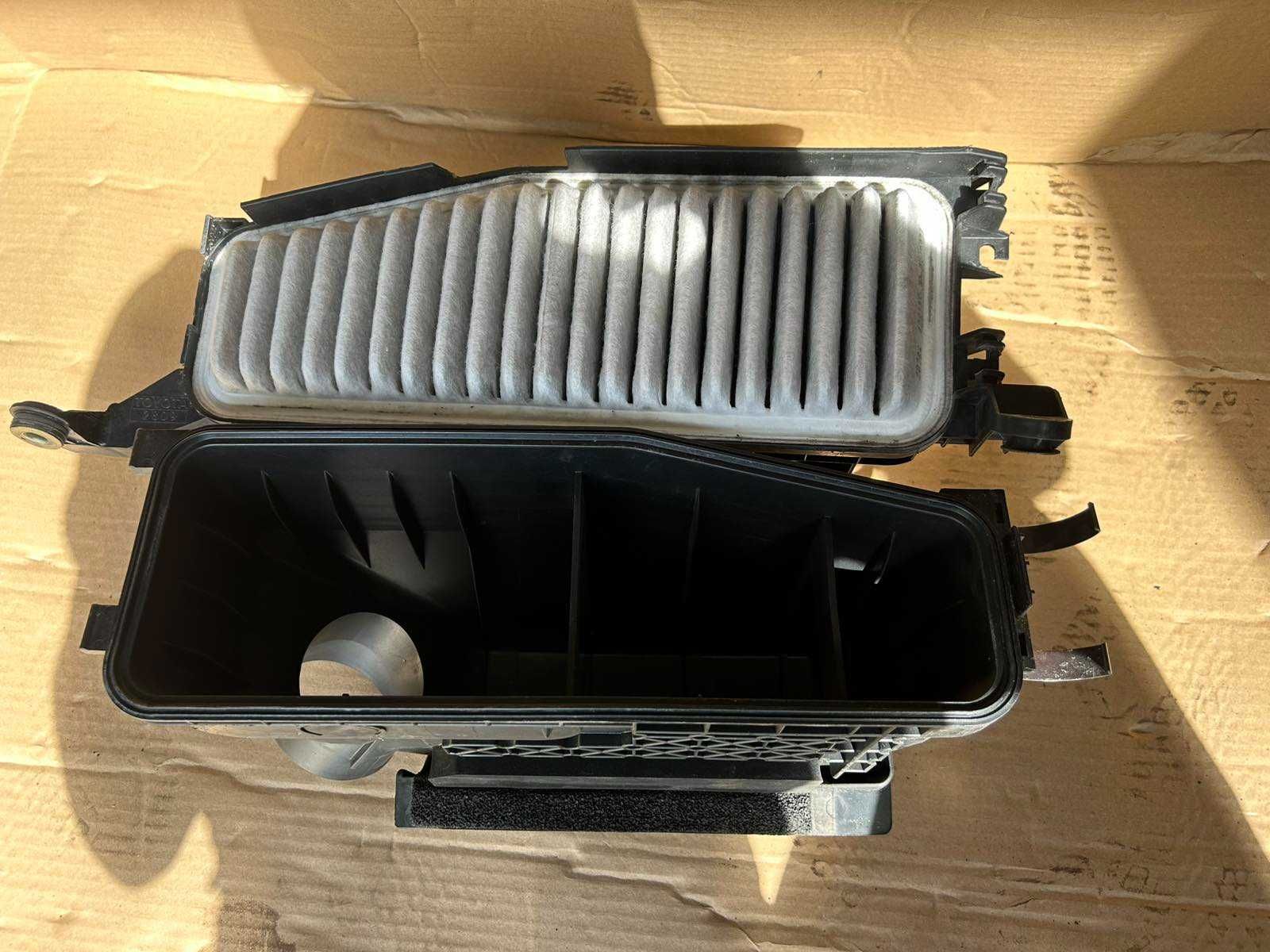 Корпус повітряного фільтра (ДМРВ) Toyota Rav4 (2000-2005р.в) - 2.0L