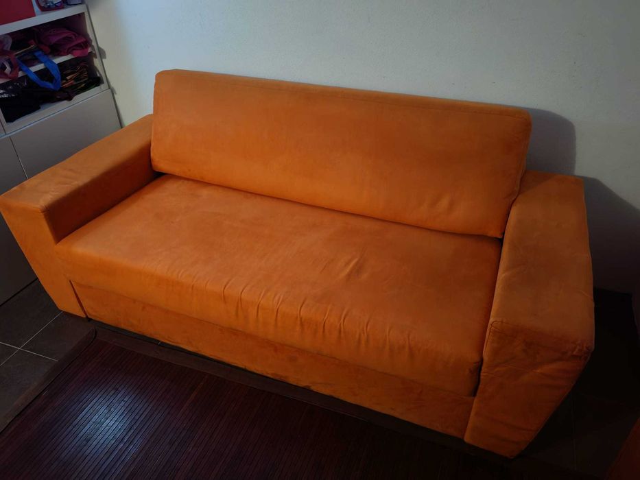 Sofá/Cama em tecido laranja c/ tratamento anti-nódoas