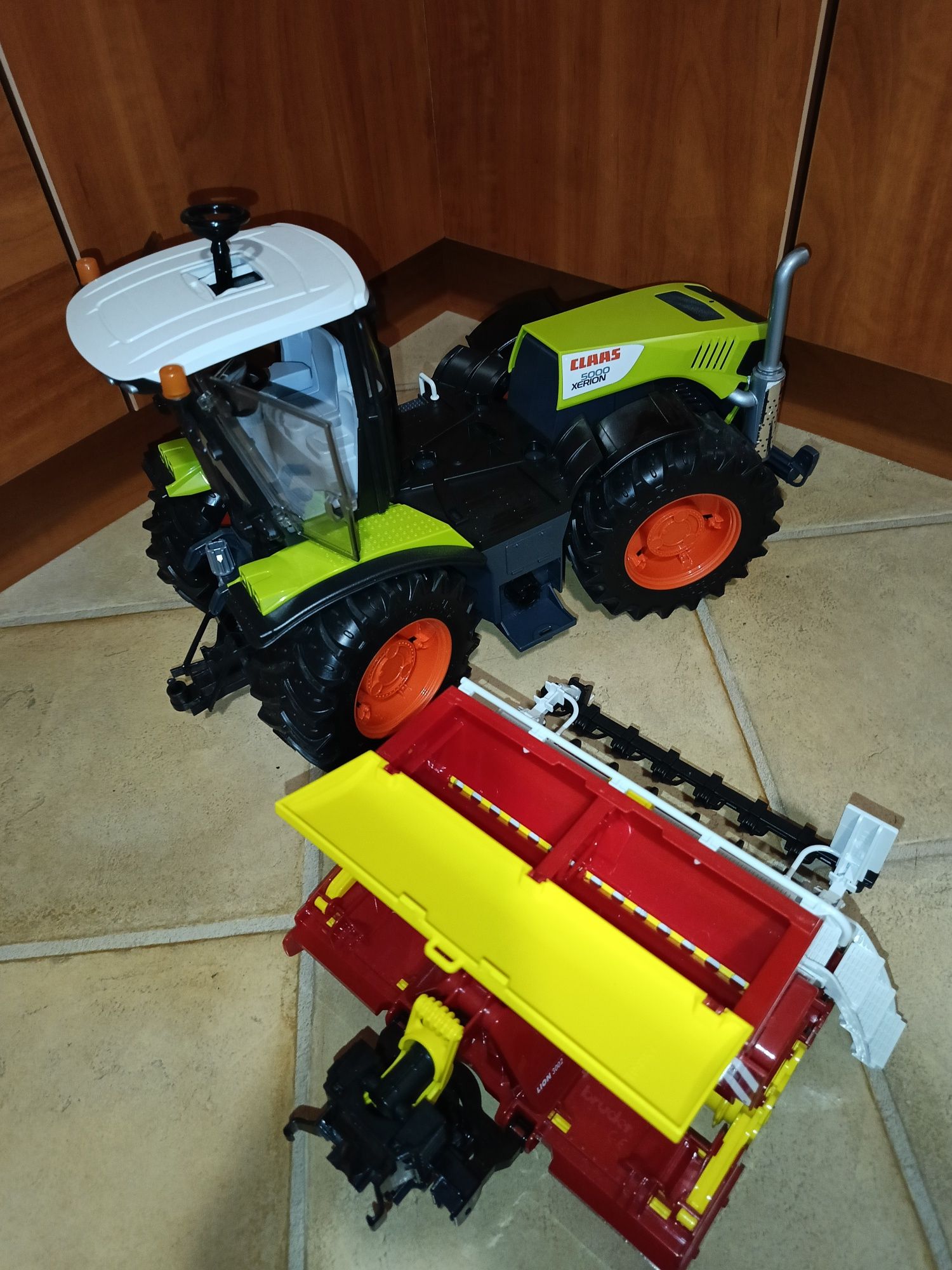 Traktor Bruder Claas Xerion 5000 + Siewnik Pottinger Vitasem 302 ADD