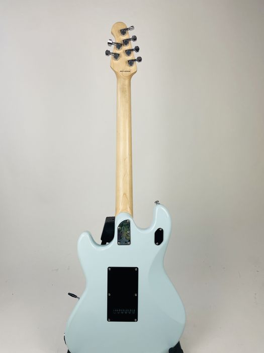 Sterling by Music Man Stingray SR-30 projekt Fender a - zobacz Video