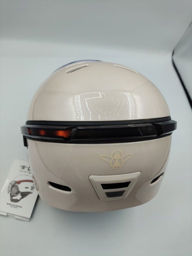 Kask rowerowy Cars z kierunkowskazami i goglami  M 55-58 cm kremowy