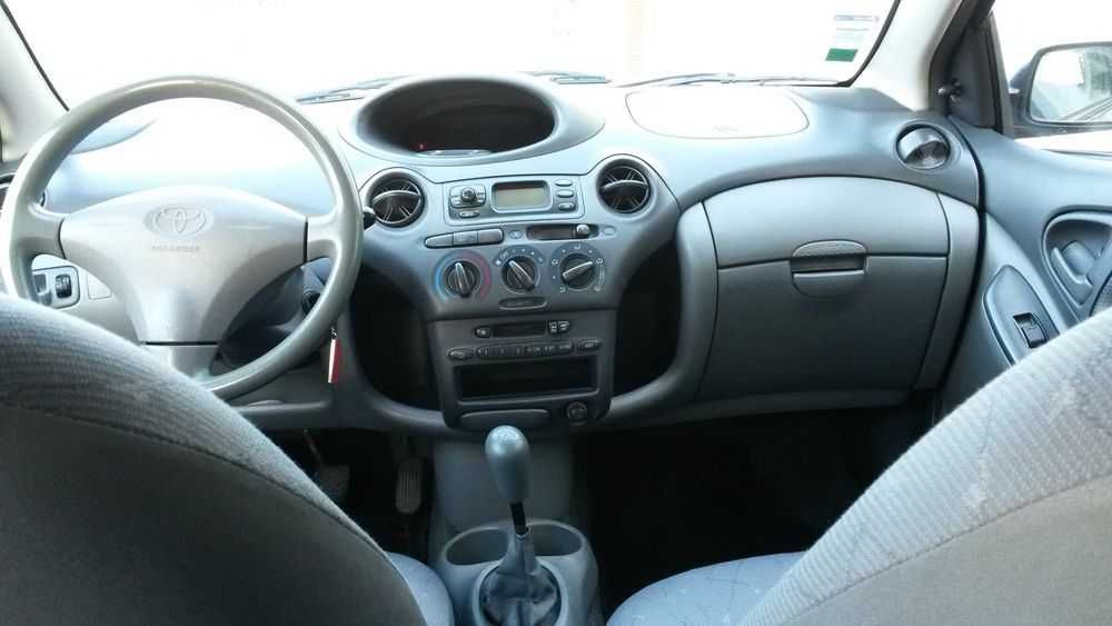 Toyota Yaris Terra 1.0cc Ano 2000/Dez