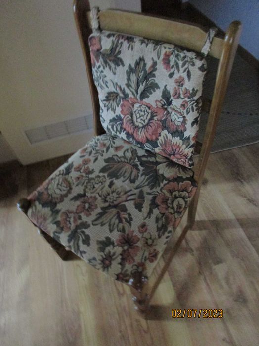 Krzesła używane - 4 szt