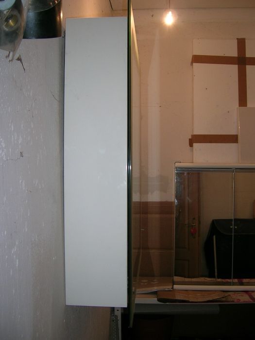 Szafka łazienkowa wisząca z lustrem 70x80