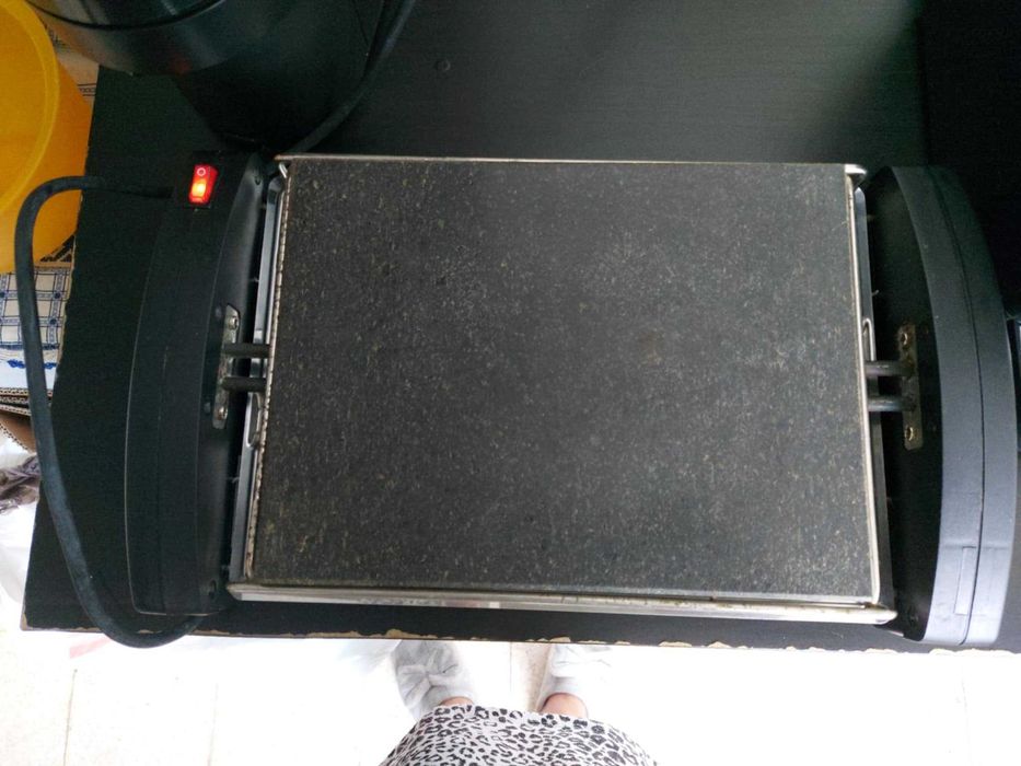 Grelhador eléctrico Ufesa de pedra fundida