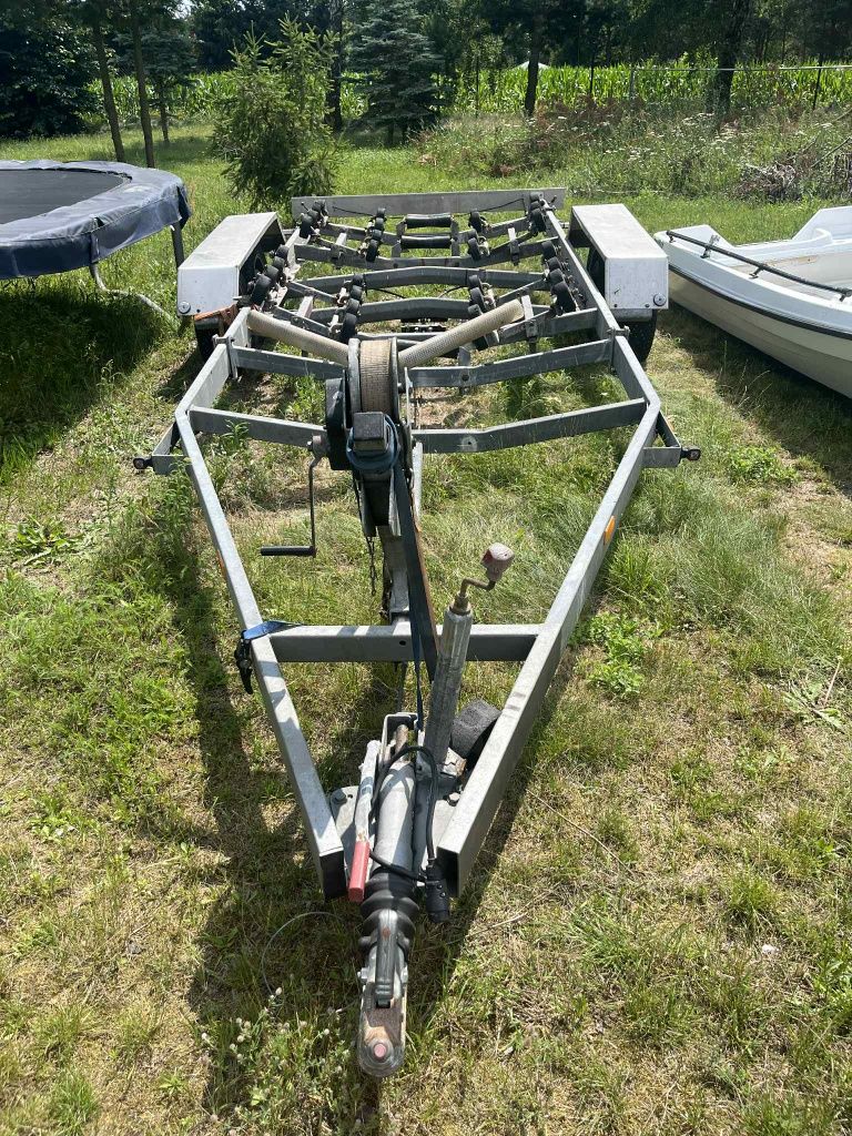 Przyczepa podłodziowa 2000 kg dać.