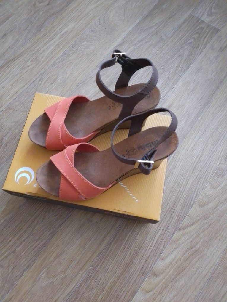 Кожаные женские сандали, размер- 40