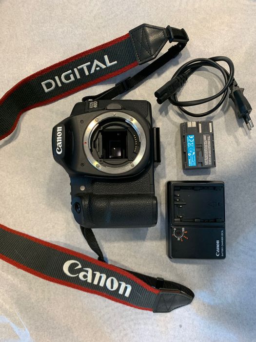 Máquina de fotografar Canon EOS 40D com vários acessórios