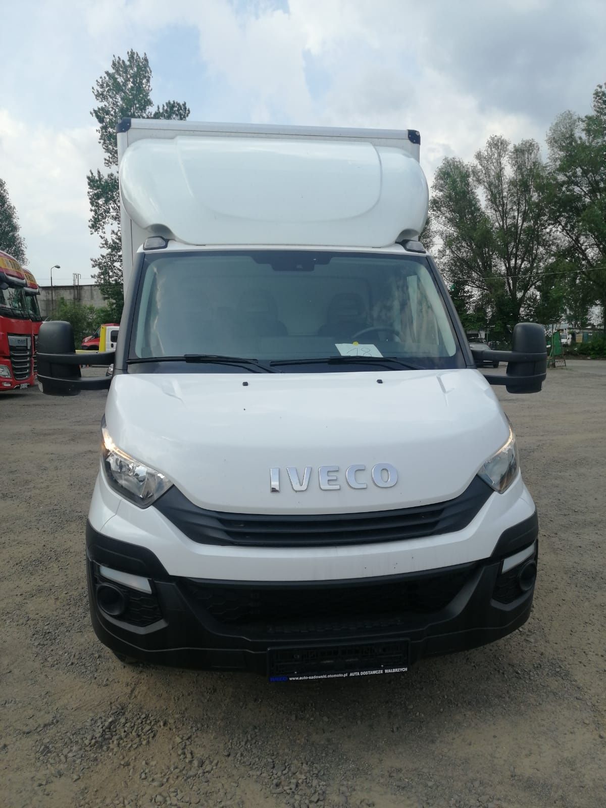 Wynajem kontener z windą Iveco Daily