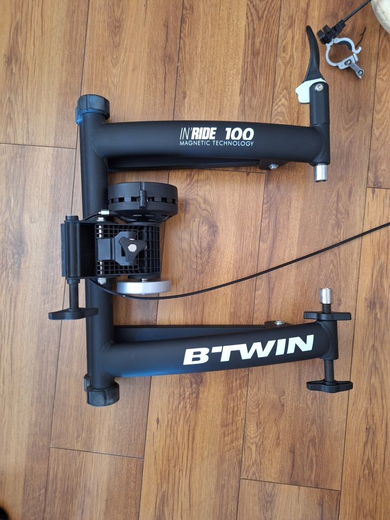 Trenażer rowerowy btwin inride 100