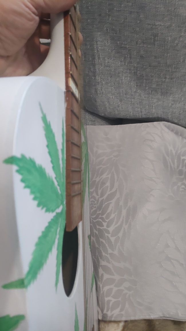 Gitara unikat prezent ręczna robota marihuana