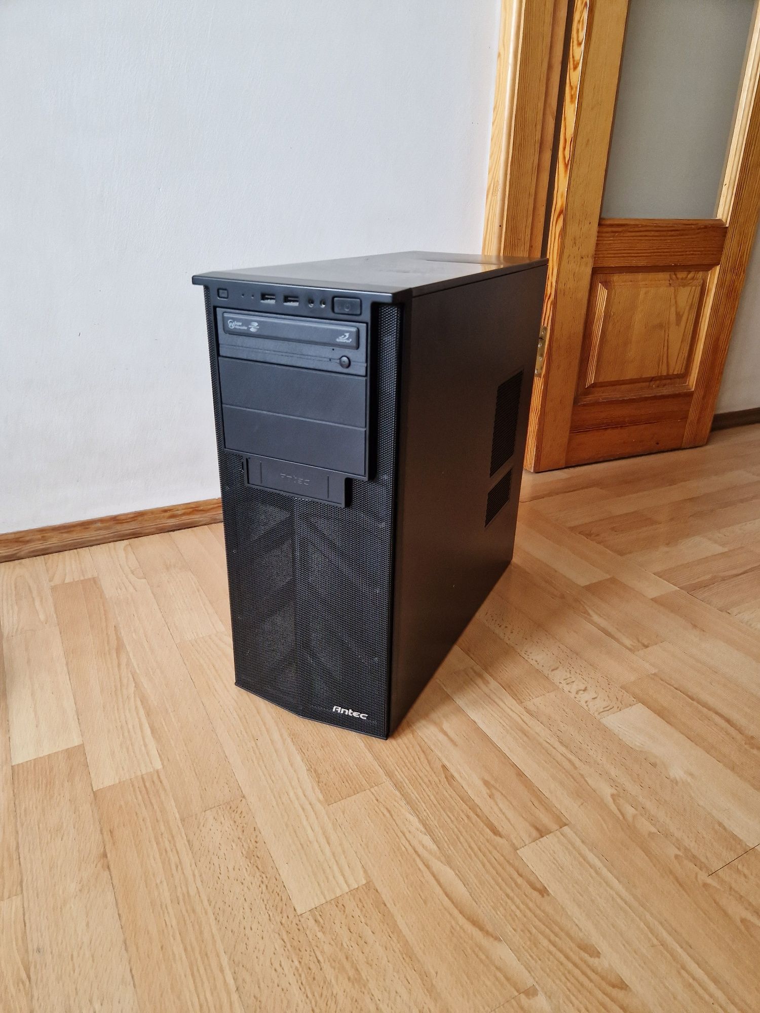 ANTEC брендовий корпус +кулер для системного блока