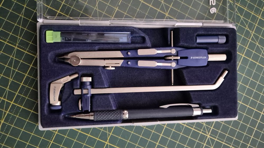 Готовальня Staedtler.