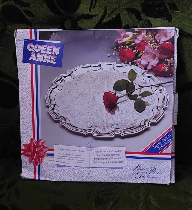 Вишукане срібне блюдо