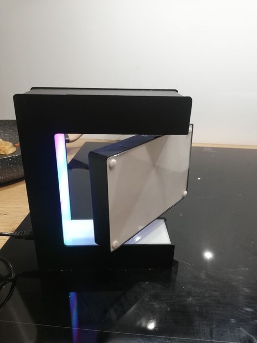 Lewitujaca ramka na zdjęcia