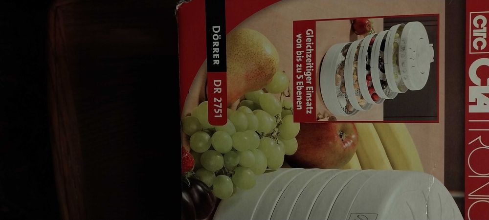 Suszarka elektryczna z wymuszonym obiegiem  do grzybów, owoców warzyw.