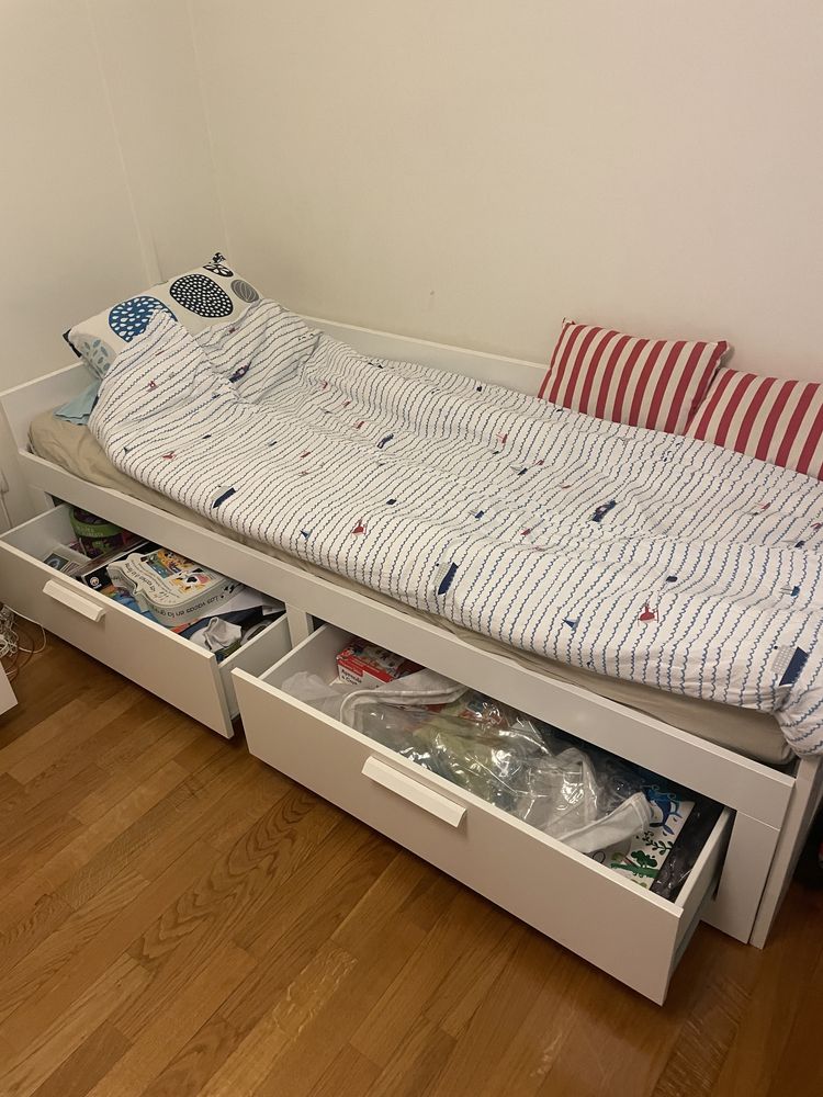 Cama Ikea extensivel Brimnes Solteiro Casal