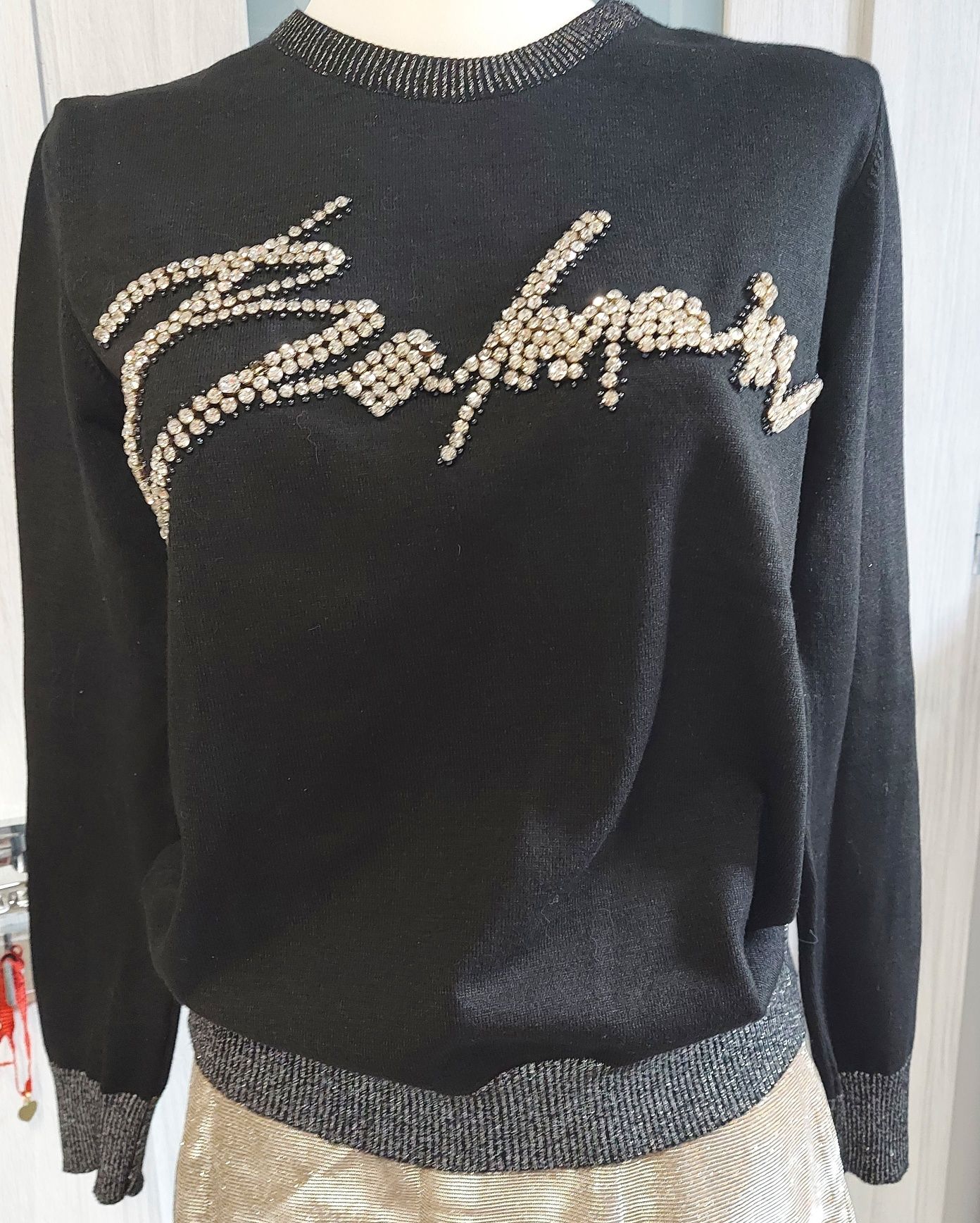 Balmain czarny piękny sweter ze srebrną nitką rozmiar S