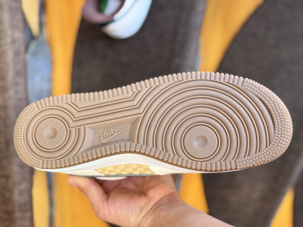 Nike Air Force 1 Sesame And White