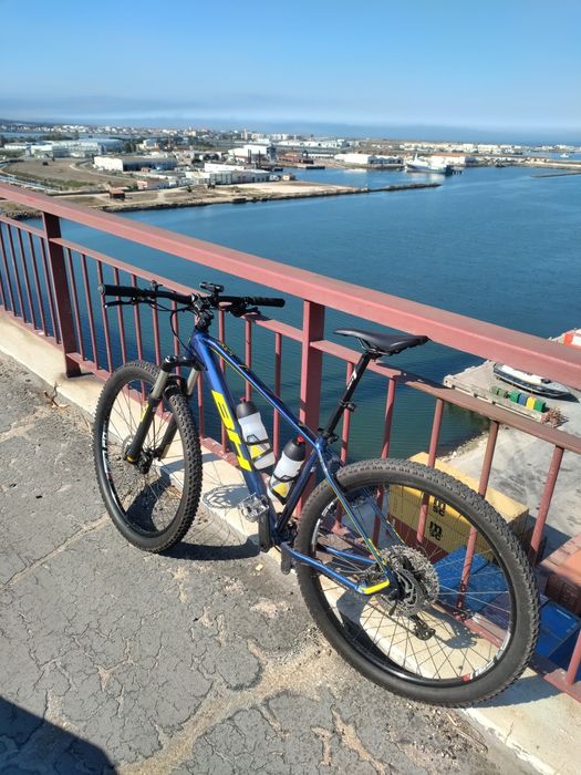 Vendo bicicleta btt BH roda 29