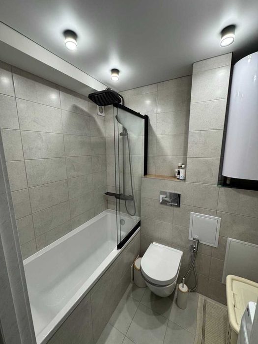 Пропоную до продажу 2-кімнатну квартиру з сучасним ремонтом в Каневi