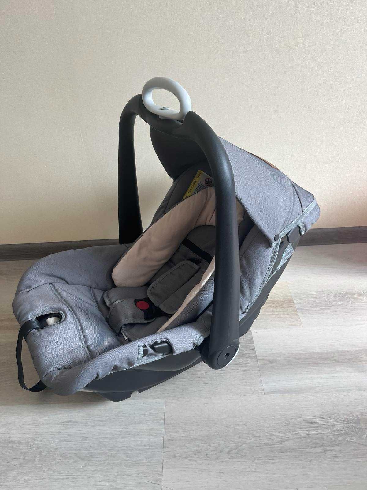 Автокрісло + адаптери Mutsy Safe2Go Evo