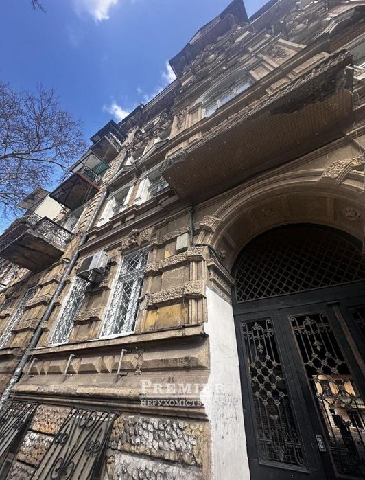 Велика квартира в історичному центрі Одеси