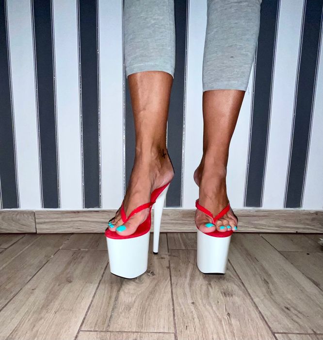 200/ OD RĘKI 39 Wyzywające szpilki klapki Japonki gogo pole dance 20cm