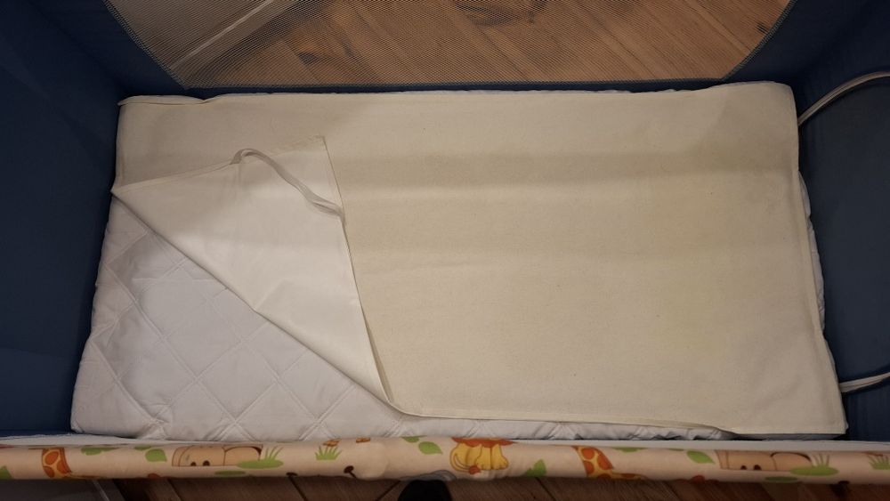 Łóżeczko składane z  materacem