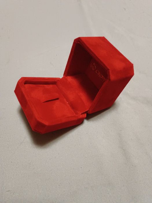 Подарочная коробочка CROWN Jewellery.
