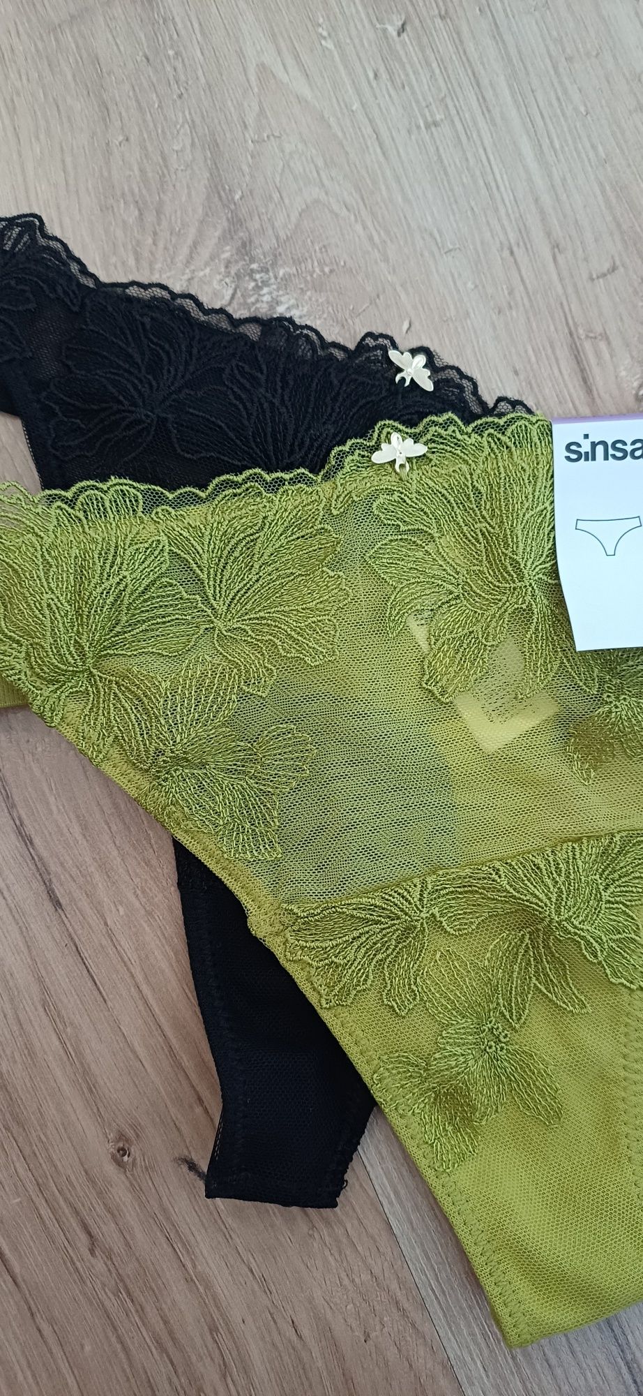 Nowe 2 pary stringów Sinsay rozmiar M