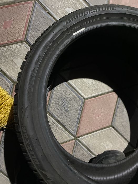 Bridgestone Blizzak 005 235/40/19 96V 2821 рік