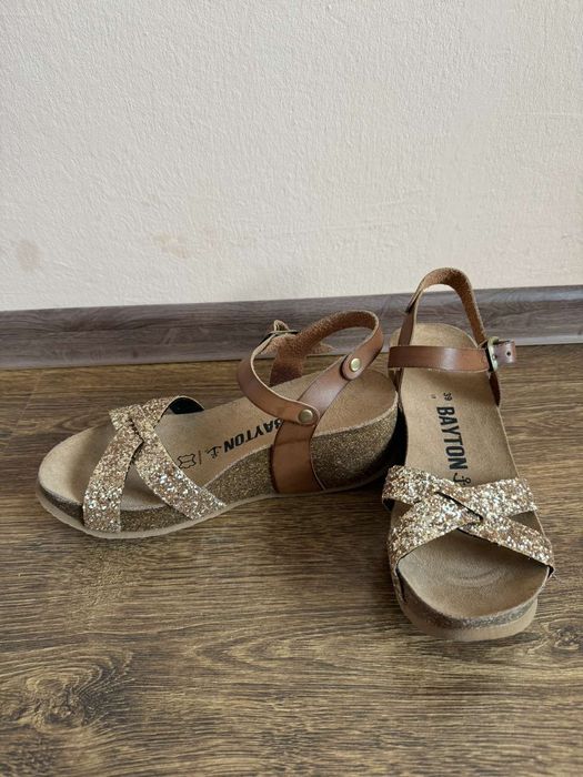 Босоніжки нові, шкіра, 39 розмір, 380 грн.