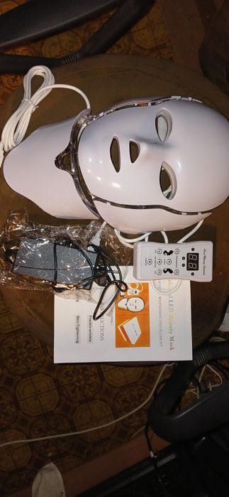 Фотодинамическая LED маска с микротоками для лица и  шеи