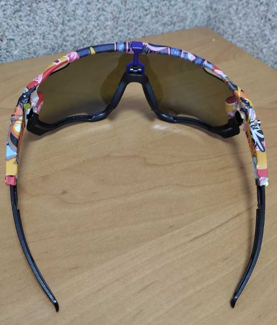 окуляри з кольоровою оправою Oakley
