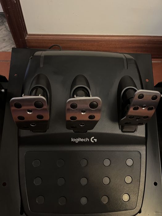 Volante G29 e pedais (sem suporte)