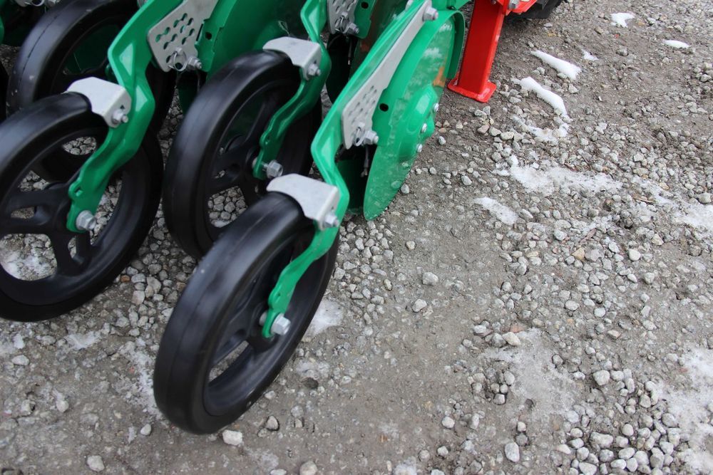 Siewnik zbożowy do zboża Agro-Masz SR 251, 271, 301 3m talerzowy