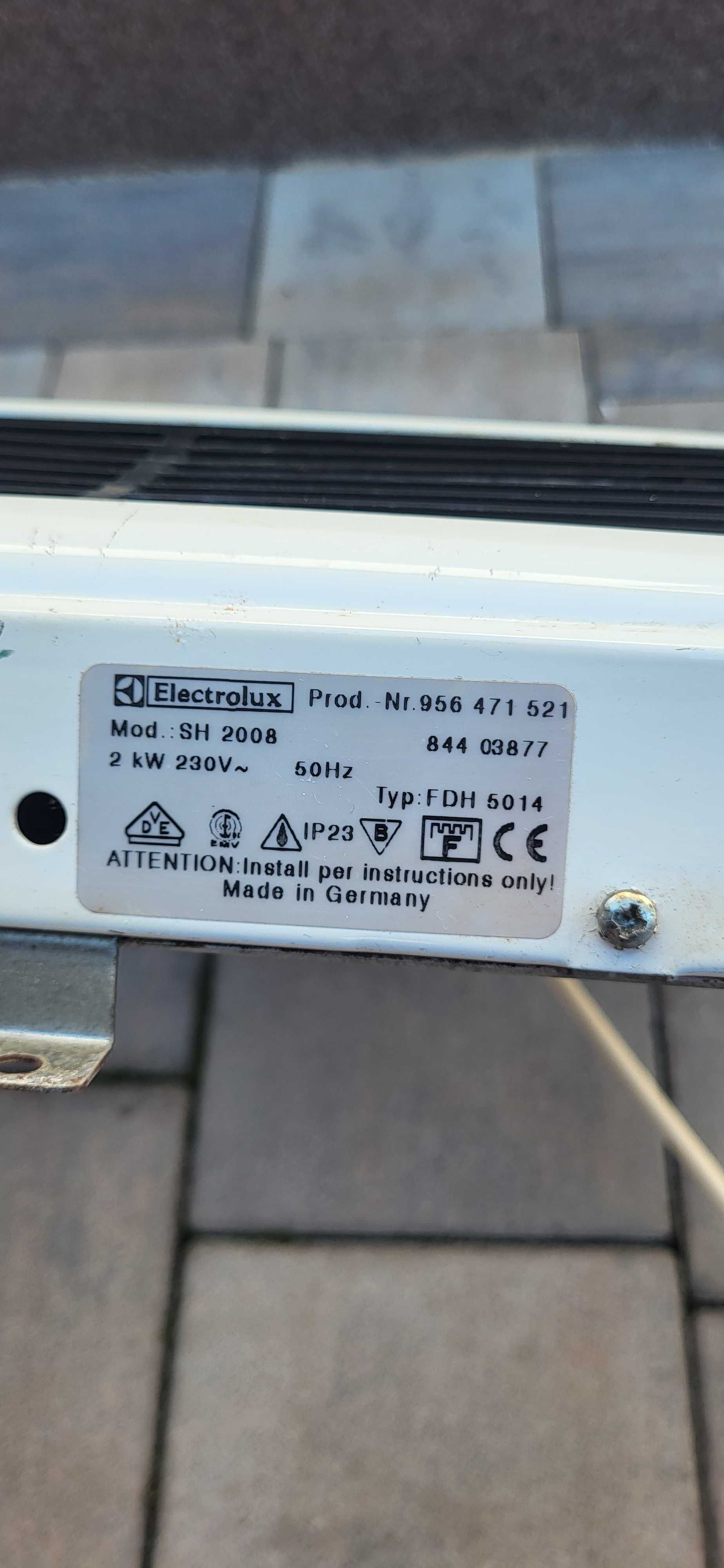Ścienny ogrzewacz  termowentylator łazienkowy Elektrolux