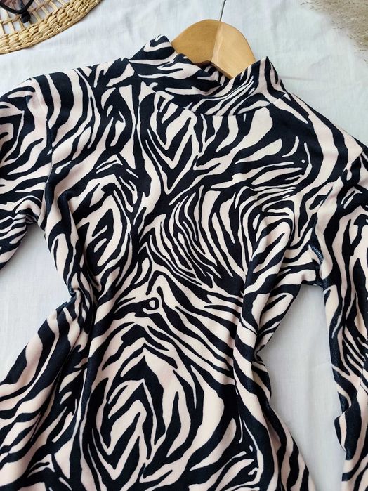 Welurowa bluzka z długim rękawem zebra zwierzęcy wzór kremowo czarna