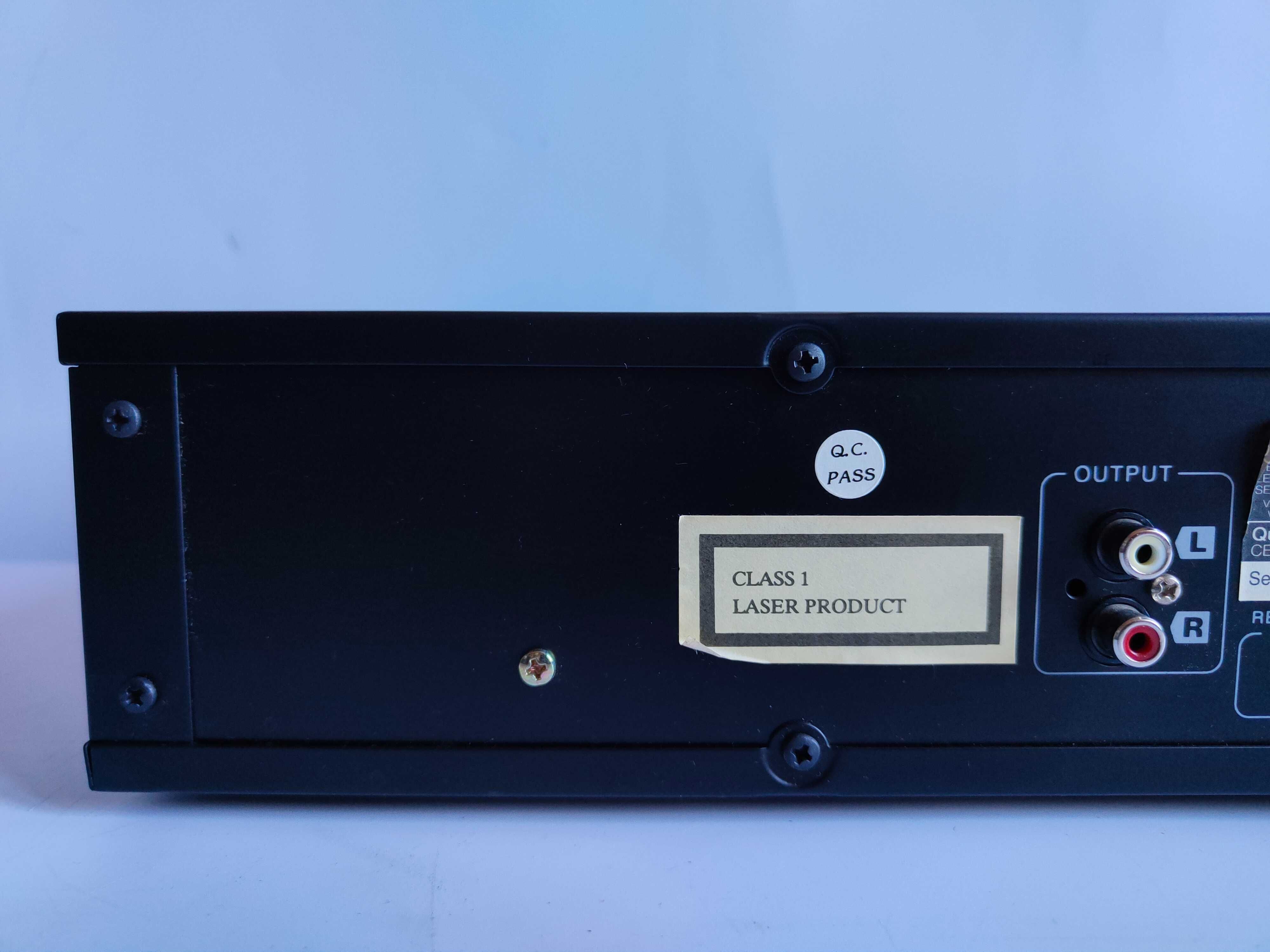 Odtwarzacz CD Universum CD-155 uszkodzony