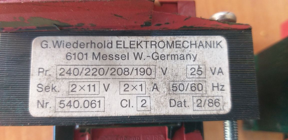 Трансформаторы   220/24 v,  220/12v