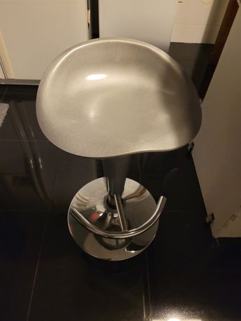 Cadeiras altas cozinha cinza