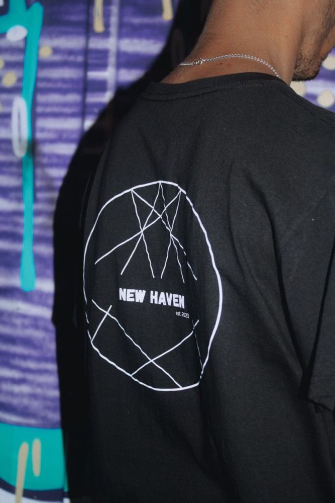 T-shirt preta “New Haven”